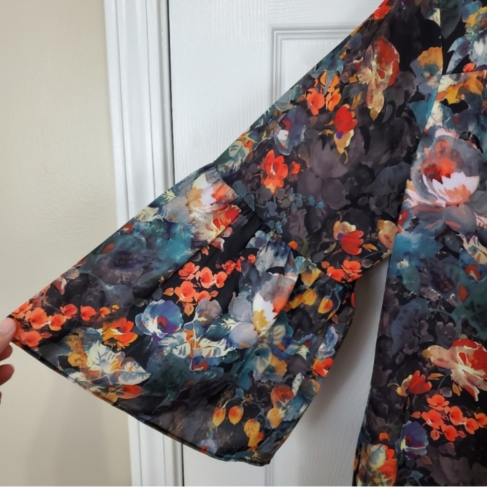 *Copy* Boutique Floral Bell Sleeve Peasant Blouse - Picture 5 of 10